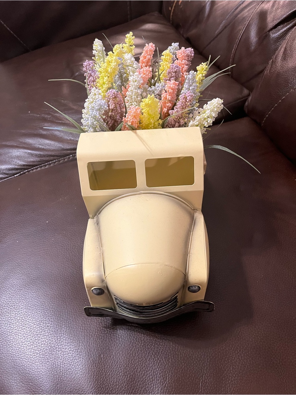 Farmhouse Flowers Truck Decor